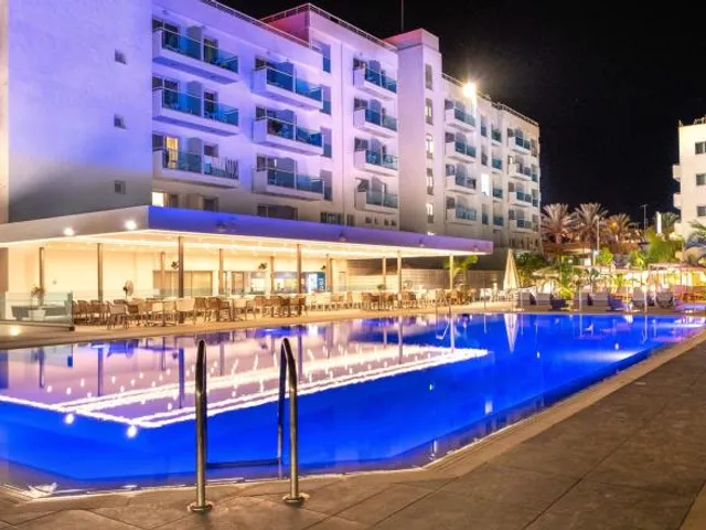 Kapetanios Bay Hotel
