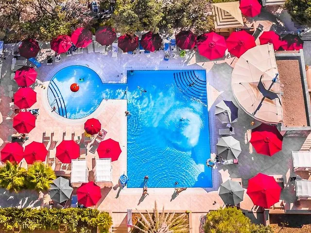 La Luna Hotel