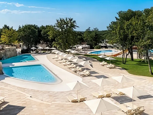 Lanterna Resort