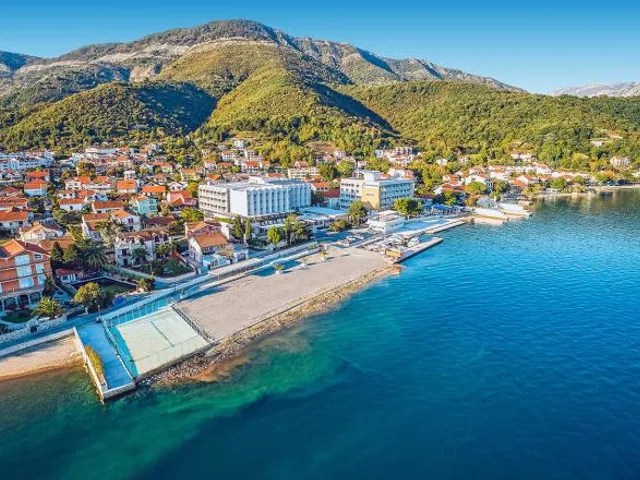 Carine Hotel Delfin