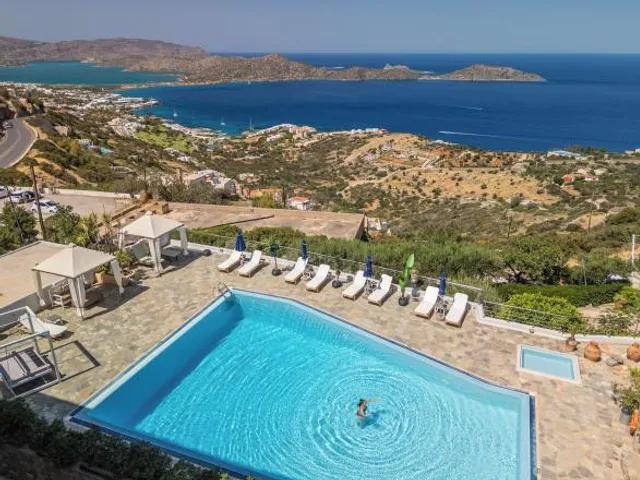 Adrakos Apartments