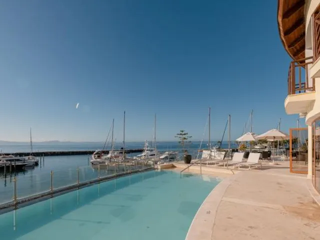 The Bannister Hotel & Yacht Club