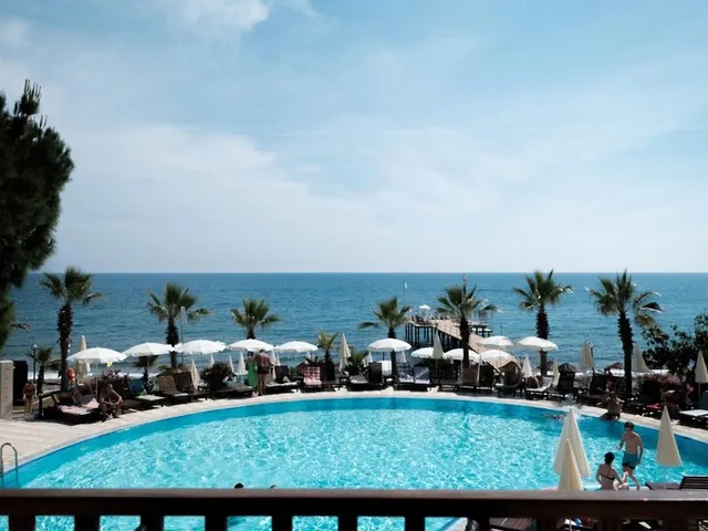 Anitas Beach Hotel