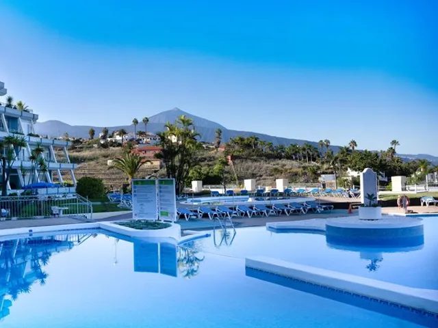 Coral La Quinta Park Suites