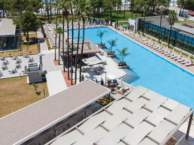 Acanthus Cennet Barut Collection