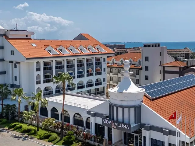 Side Aluna Hotel