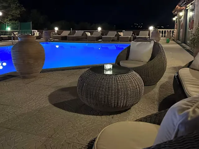 Nikos Apartments
