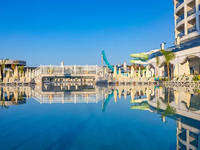 Side Moon Palace