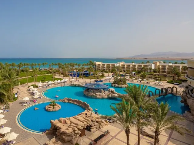 Palm Royale Resort Soma Bay