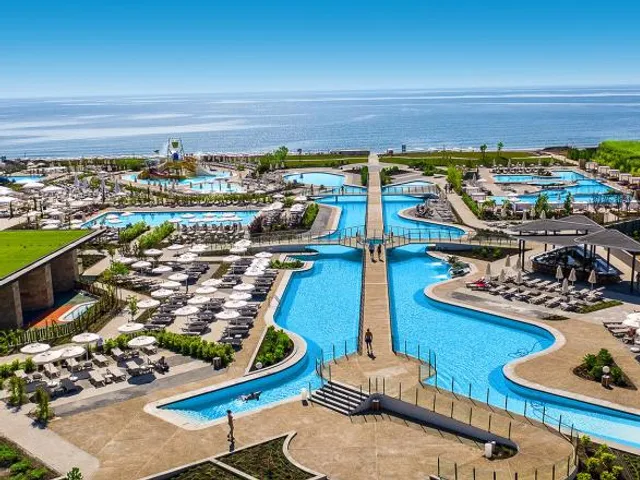 Wave Resort