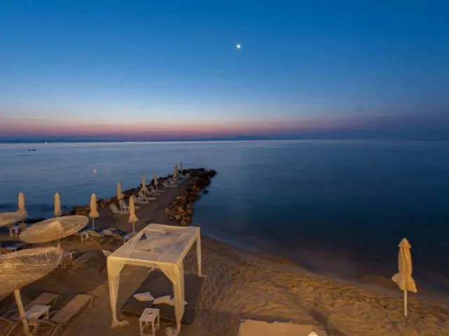 White Suites Resort