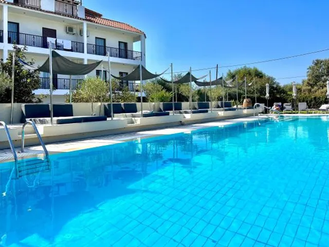 Bruskos Hotel & Suites