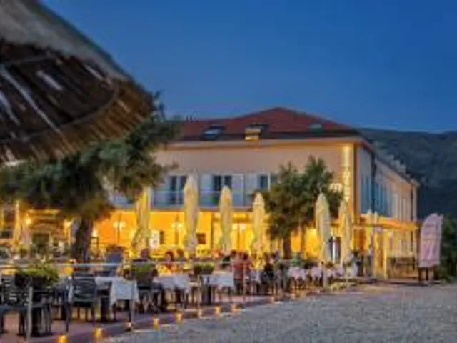 Hotel Dobrovit