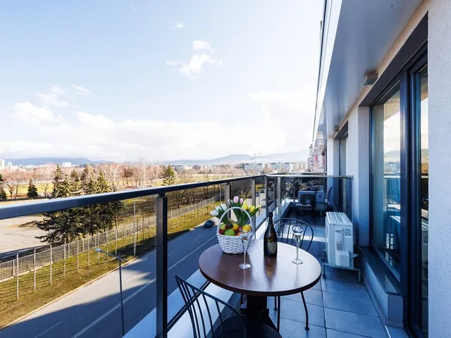 Avenue Hotel