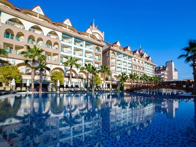 Side Crown Palace