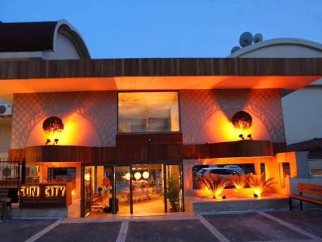 Sun City Apartments & Hotel