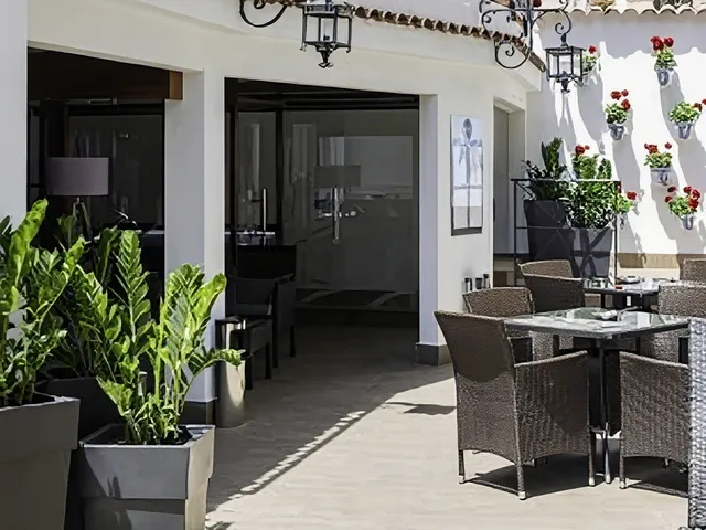 Neptuno Hotel & Apartments