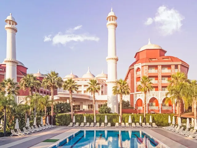 Royal Taj Mahal Hotel