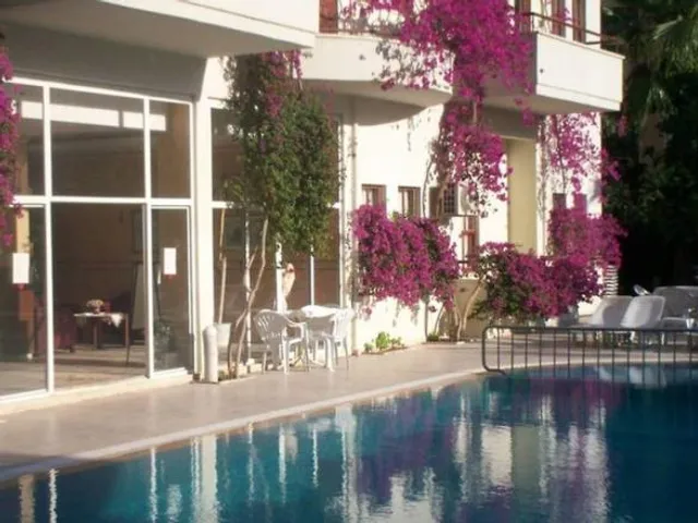 The S Apart & Suit Hotel