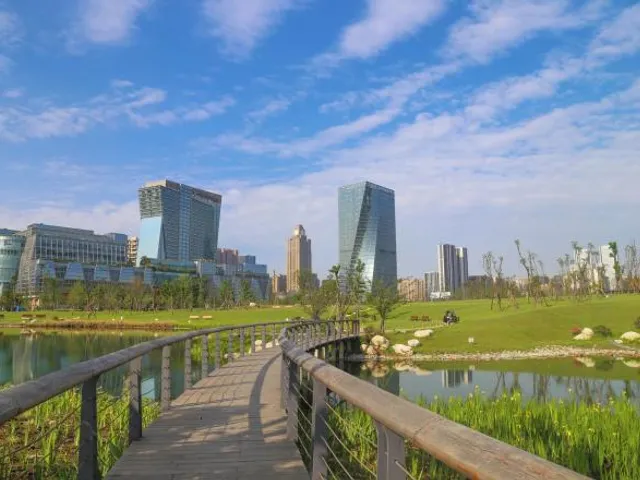 Holiday Inn Chengdu Century City Westtower & Easttower