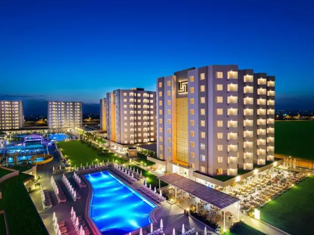 Grand Park Lara