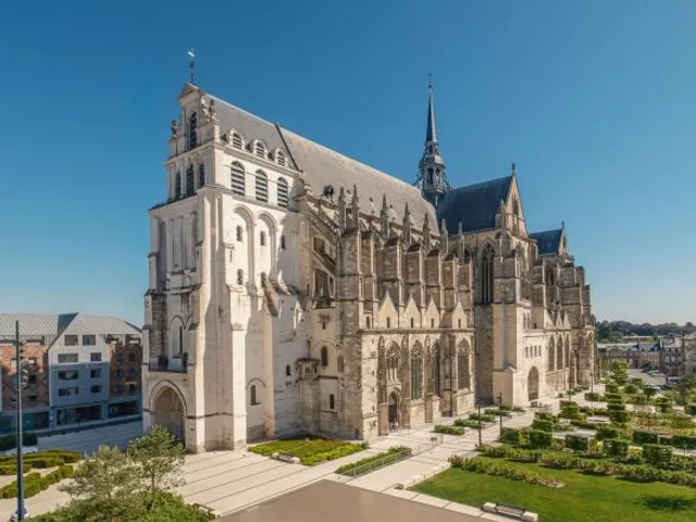 Hôtel ibis Saint-Quentin Basilique