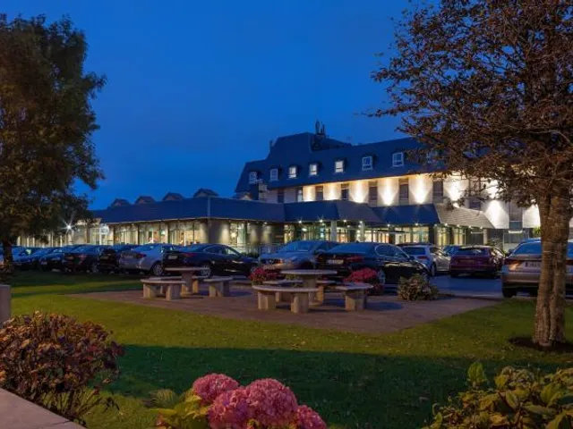 Flannery’s Hotel