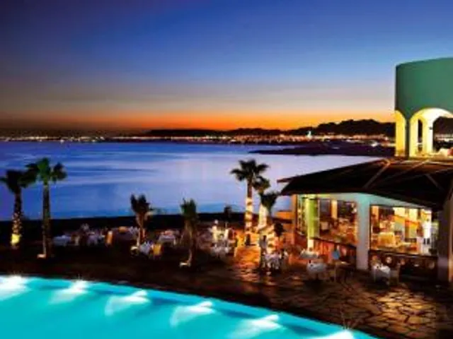 Reef Oasis Blue Bay Resort