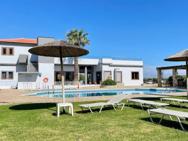 Zeus Studios & Apartments