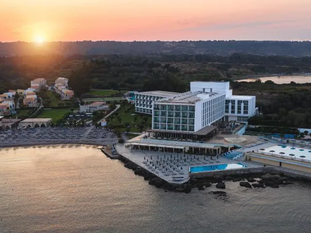 Eden Roc Resort Hotel