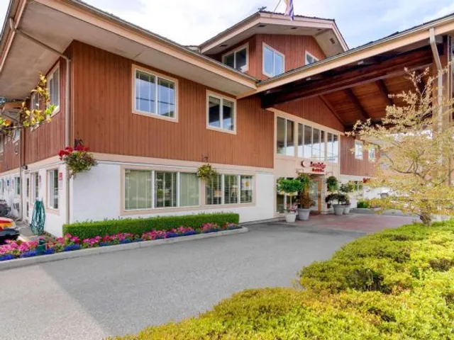 Econo Lodge Inn & Suites
