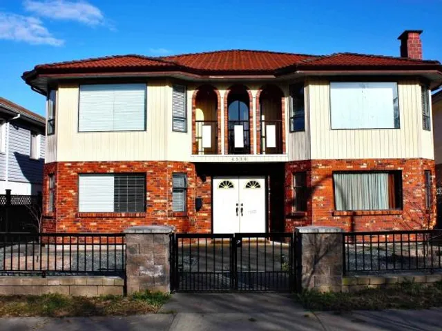 Neocolonial Nouveau Kensington Vacation Home