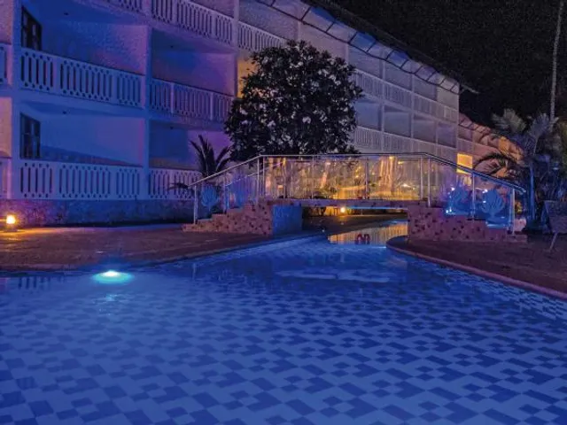 Travellers Beach Hotel