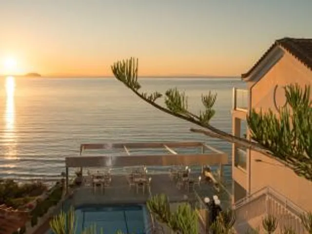 Denise Beach Hotel