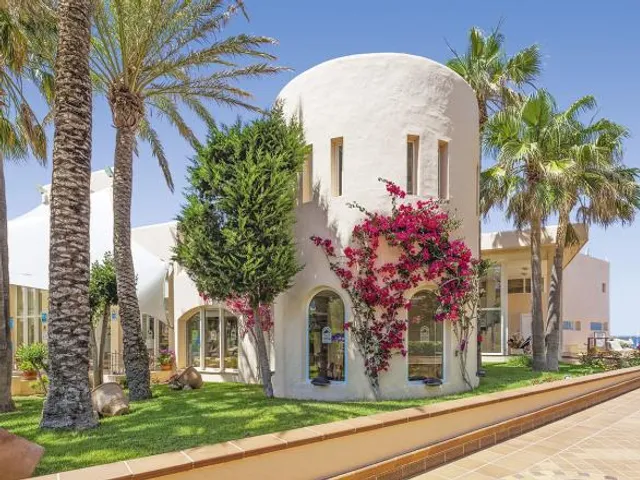 Invisa Hotel Club Cala Blanca