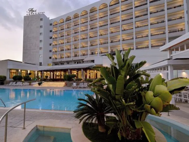 Ajax Hotel
