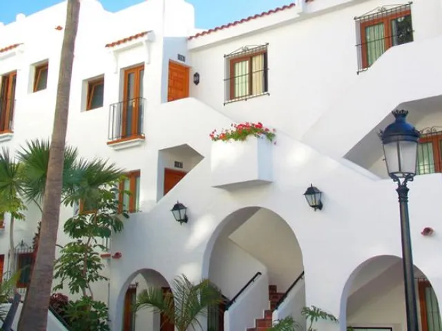 Ona Beverly Hills Suites