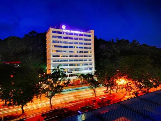 Howard Johnson by Wyndham Kota Kinabalu City Centre