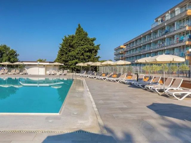 Arena Hotel Holiday