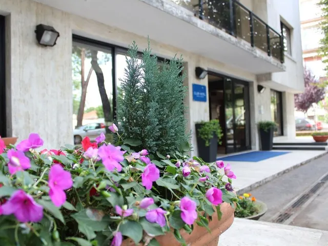Club Hotel