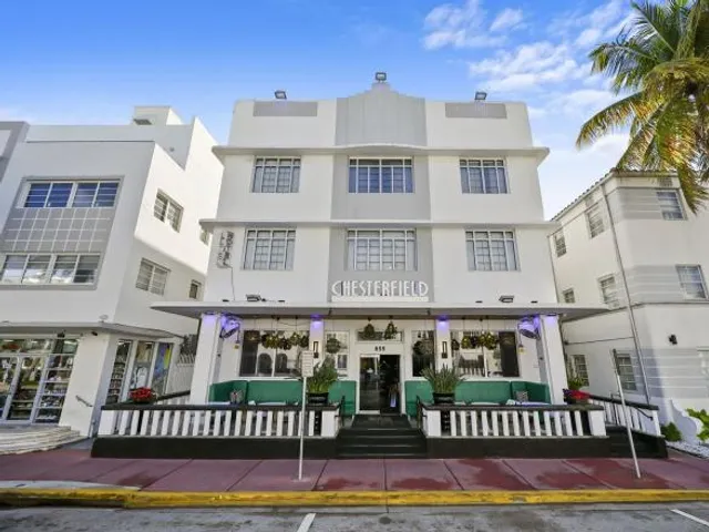 Chesterfield Hotel & Suites