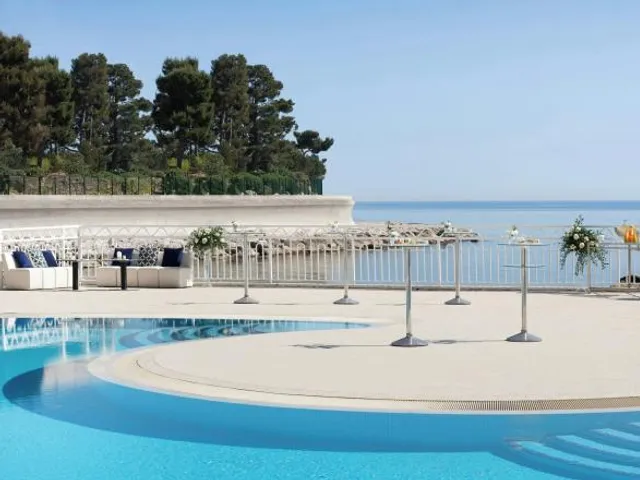 Le Meridien Beach Plaza