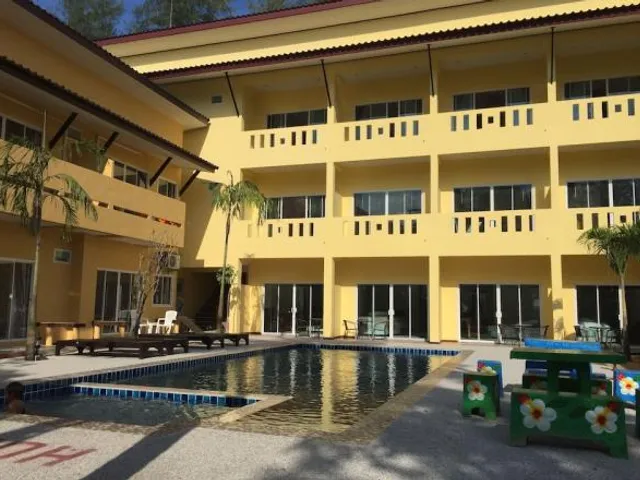 Summer House Resort 2