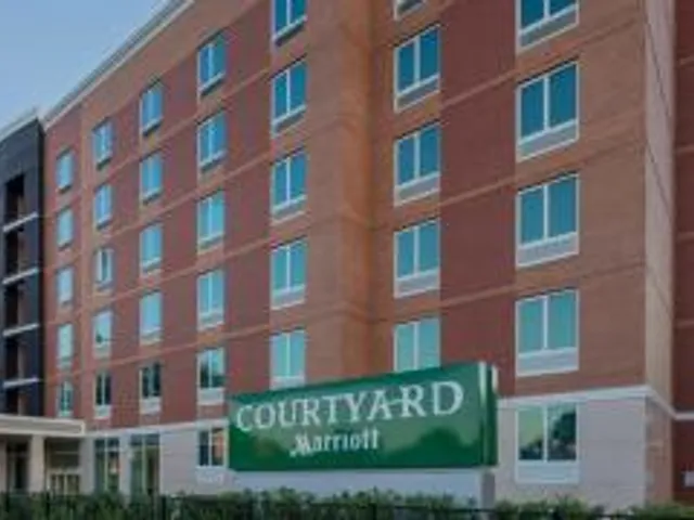 Courtyard New York Queens/Fresh Meadows