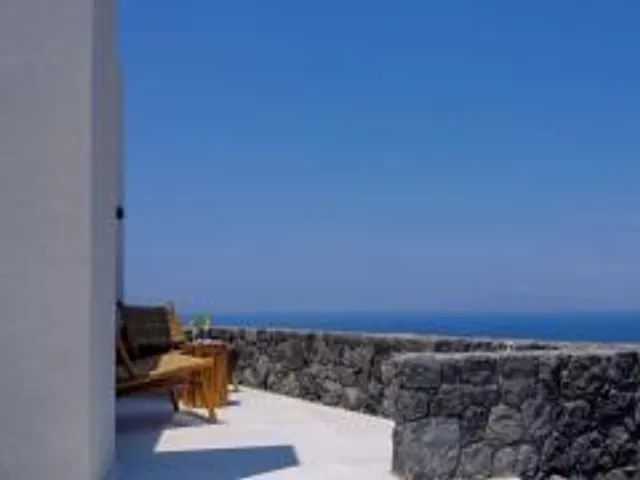Ryolithos Suites