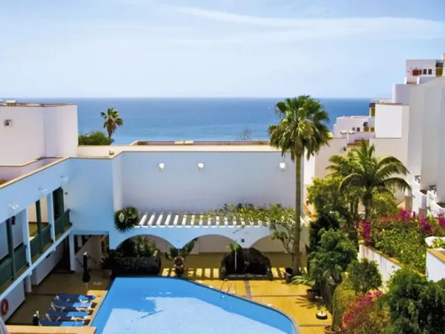 Aparthotel Esquinzo Y Monte del Mar