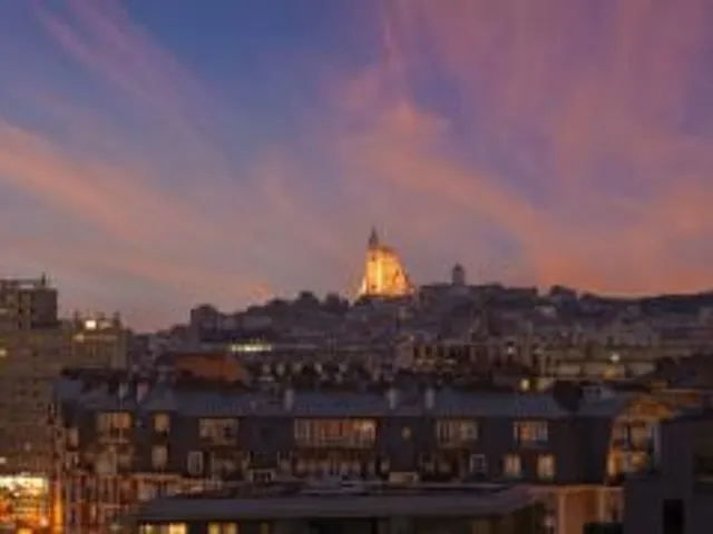 Hotel The Originals Paris Maison Montmartre
