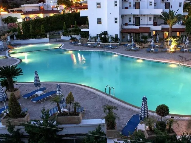 Coliseum Studios & Apartments