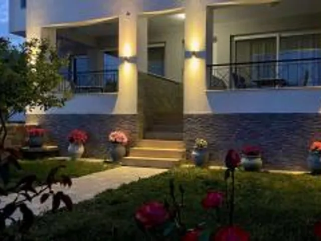 Manolis Apartments