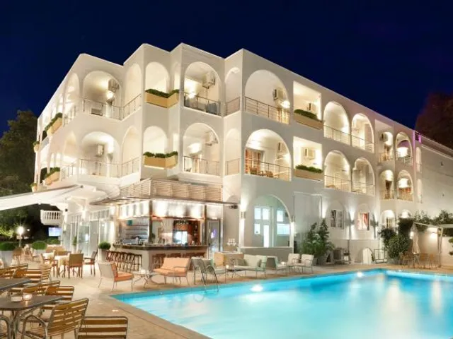 Kronos Hotel